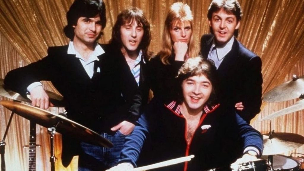 Descubre la historia detrás de la portada del álbum más aclamado de Wings, con Paul, Linda y Denny Laine