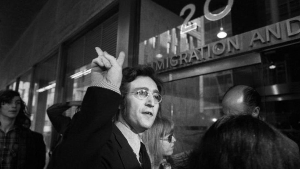 John Lennon y el FBI: una historia real de persecución política en tiempos de guerra