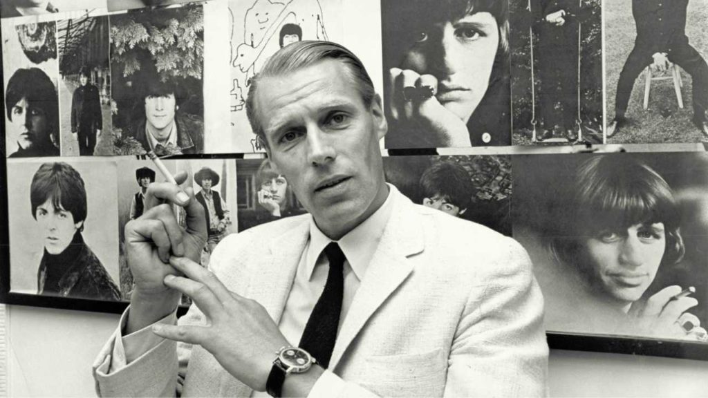 George Martin, el legendario productor conocido cariñosamente como "el quinto Beatle", cuya visión y maestría dieron forma al sonido icónico de The Beatles