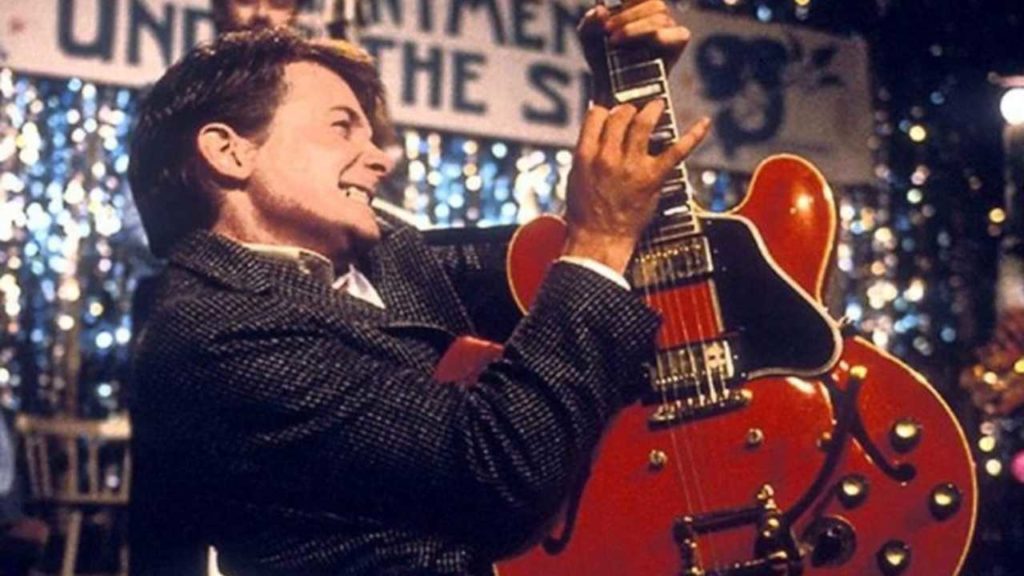 Michael J. Fox convoca a los fans: ¿dónde está la icónica guitarra del baile escolar?