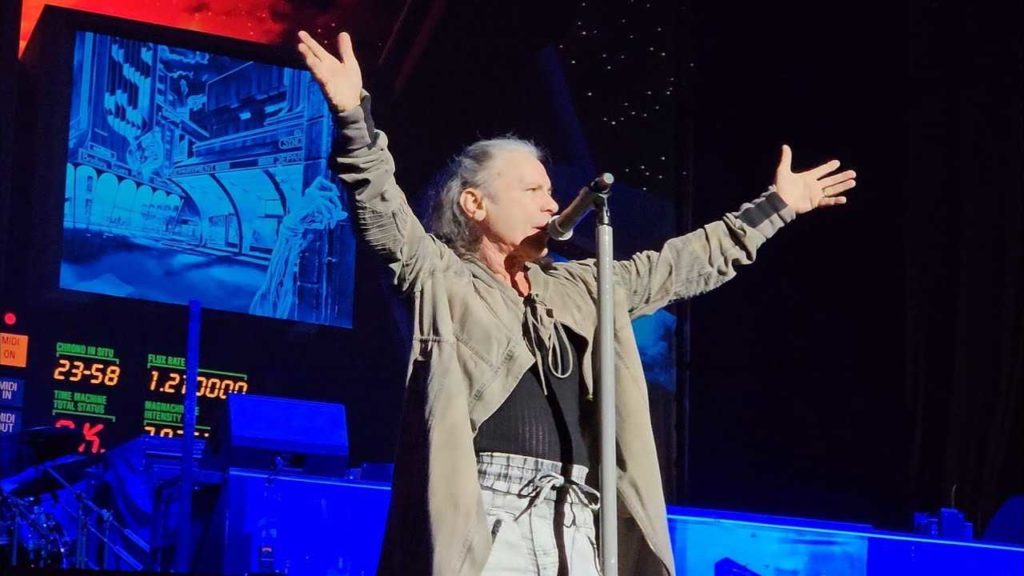 Iron Maiden revive el legado y los primeros pasos del heavy metal británico
