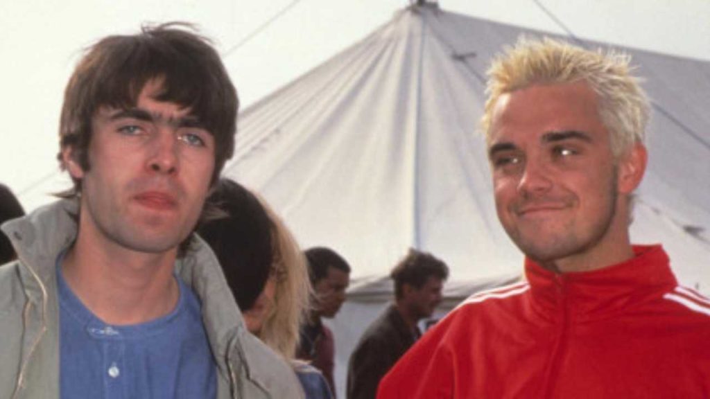 Robbie Williams prepara nuevo álbum mientras celebra el regreso de Oasis