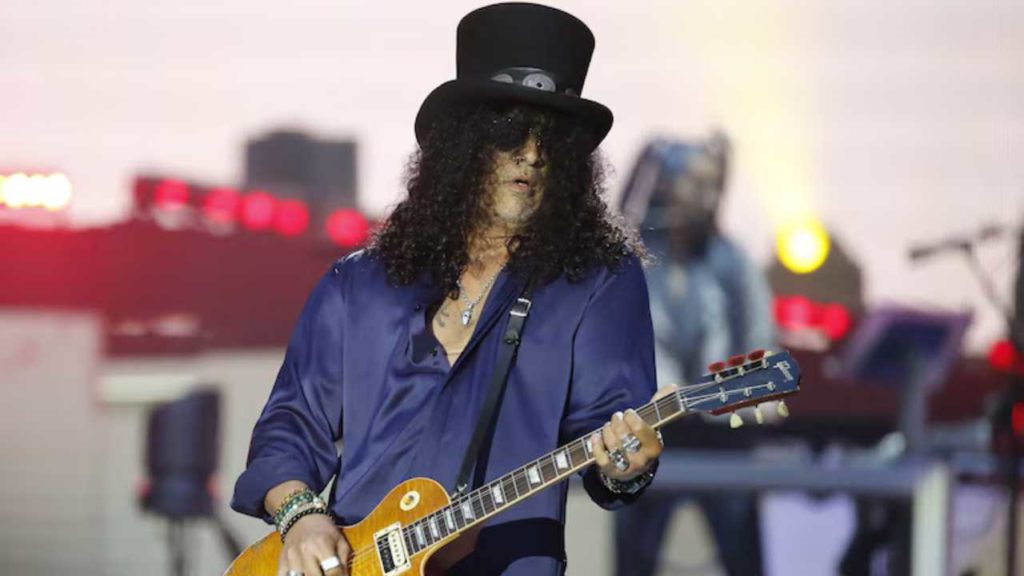 Slash revive Deathstalker con acción, humor y música original