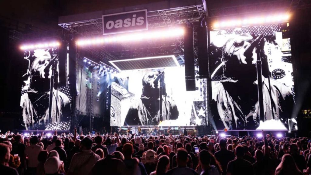 Oasis reaviva la magia con "Wonderwall" en vivo desde Dublín para fans históricos