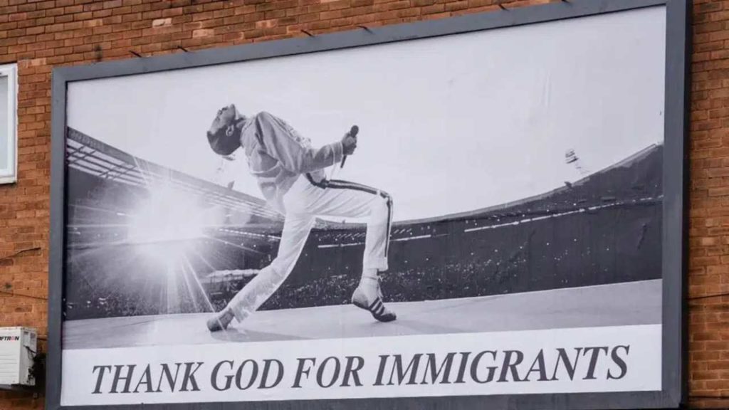 Freddie Mercury, icono rey del escenario y emblema de identidad migrante