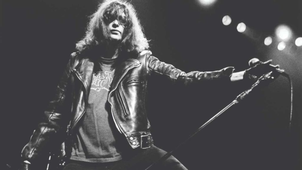 Ramones: la historia, la música y el legado de una familia (casi) feliz en un nuevo formato
