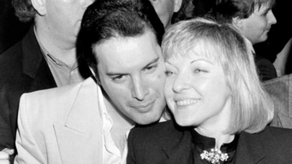 El funeral íntimo de Freddie Mercury y la discreción de Mary Austin