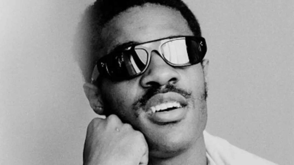 Descubre cómo los famosos de hoy eran apenas personas comunes en los años 70