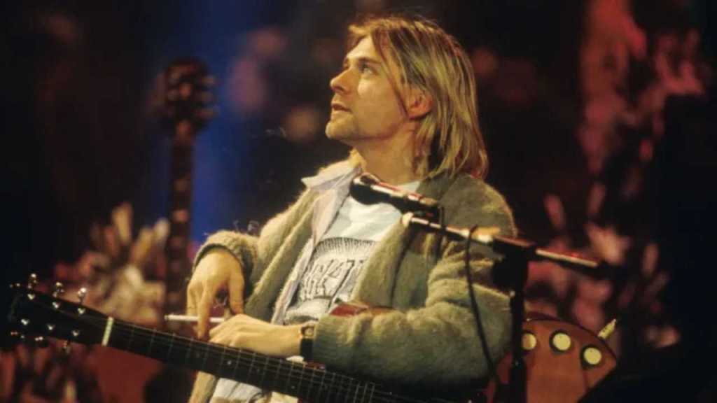 #DestacadasUniversal A 30 años de su muerte, el caso de Kurt Cobain vuelve a generar polémica. Un exinvestigador asegura que la evidencia no respalda el suicidio y que el expediente estuvo mal manejado desde el inicio. 🎸🕯️ ¿Crees que este caso debería reabrirse?
#KurtCobain #Nirvana