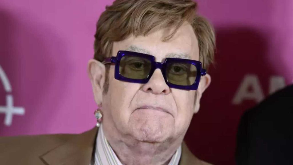 Elton John cuestiona los límites del periodismo sensacionalista