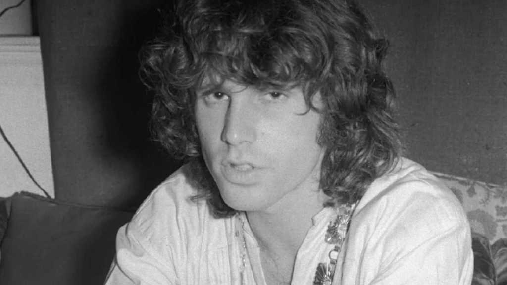 Jim Morrison: poesía, alcohol y el último eco de The Doors