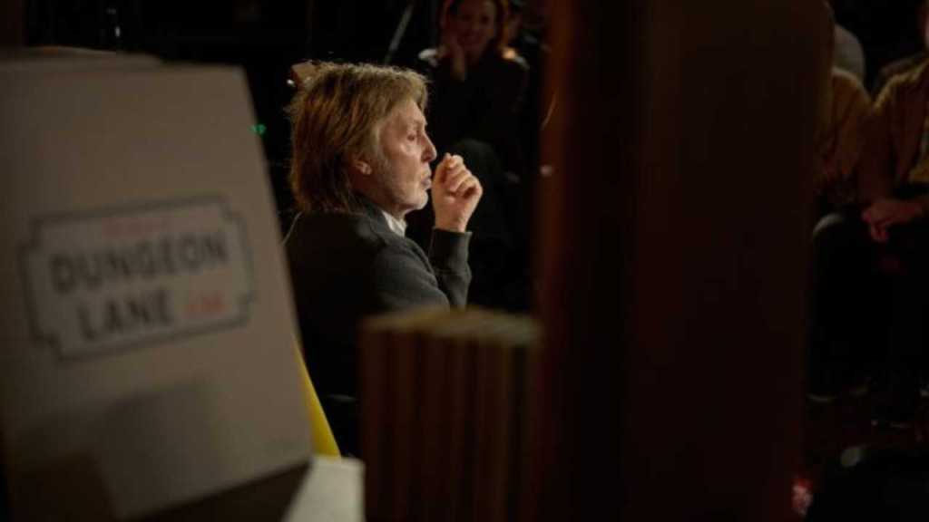 Paul McCartney apuesta por la nostalgia en “The Boys of Dungeon Lane”