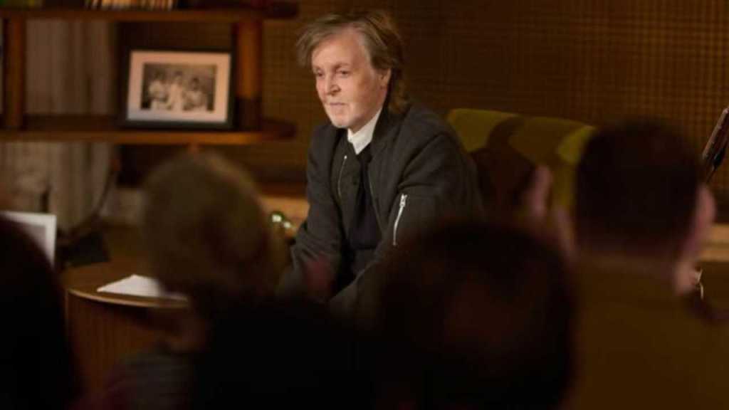 Paul McCartney apuesta por la nostalgia en “The Boys of Dungeon Lane”