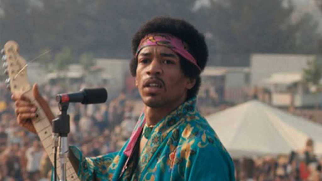 Jimi Hendrix vuelve a sorprender desde el escenario