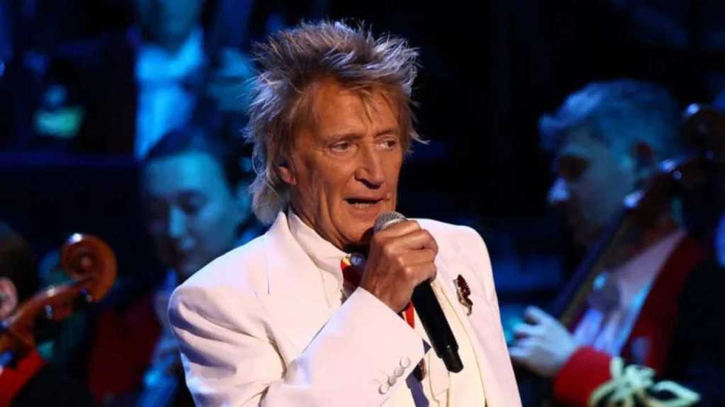 Rod Stewart mantiene su gira pese a la suspensión