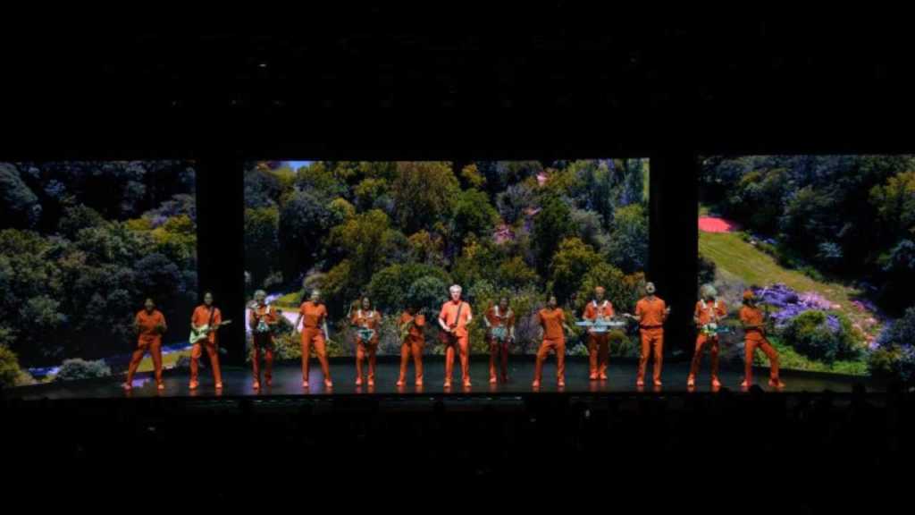 David Byrne cerró la noche con un mensaje de empatía