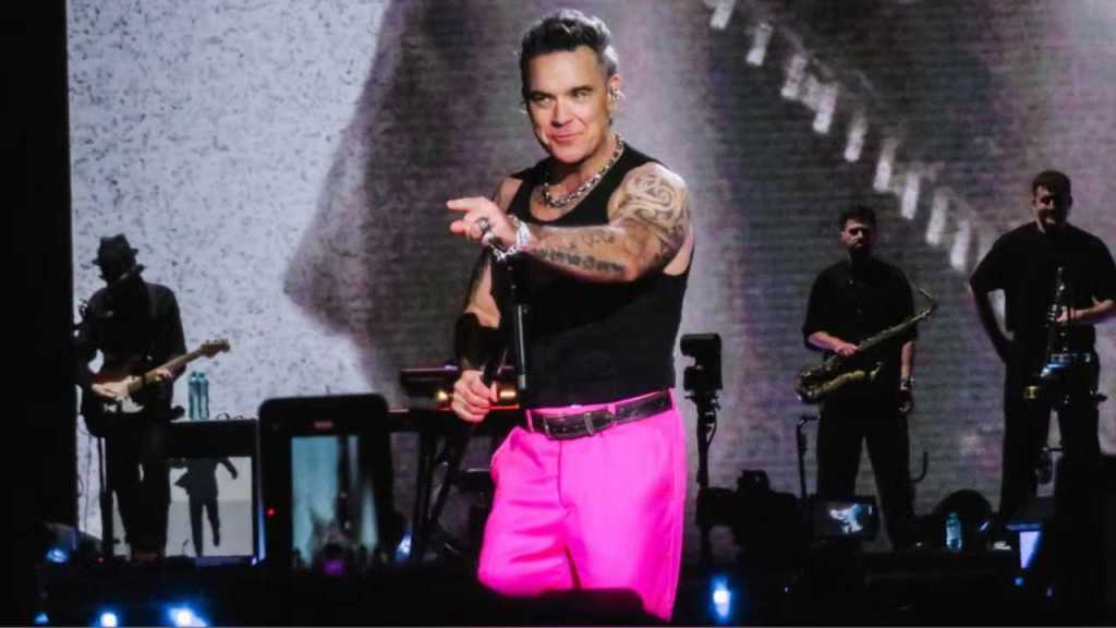 Robbie Williams mantiene su agenda rumbo a Chile