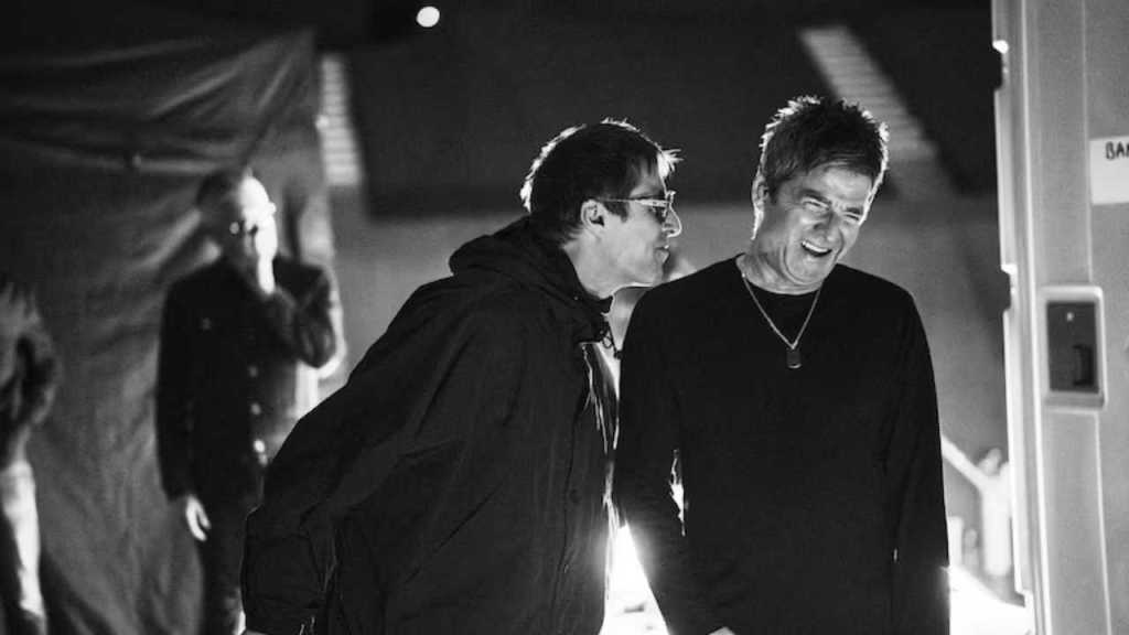 Oasis dejó que Liam y Noel hablaran con su música
